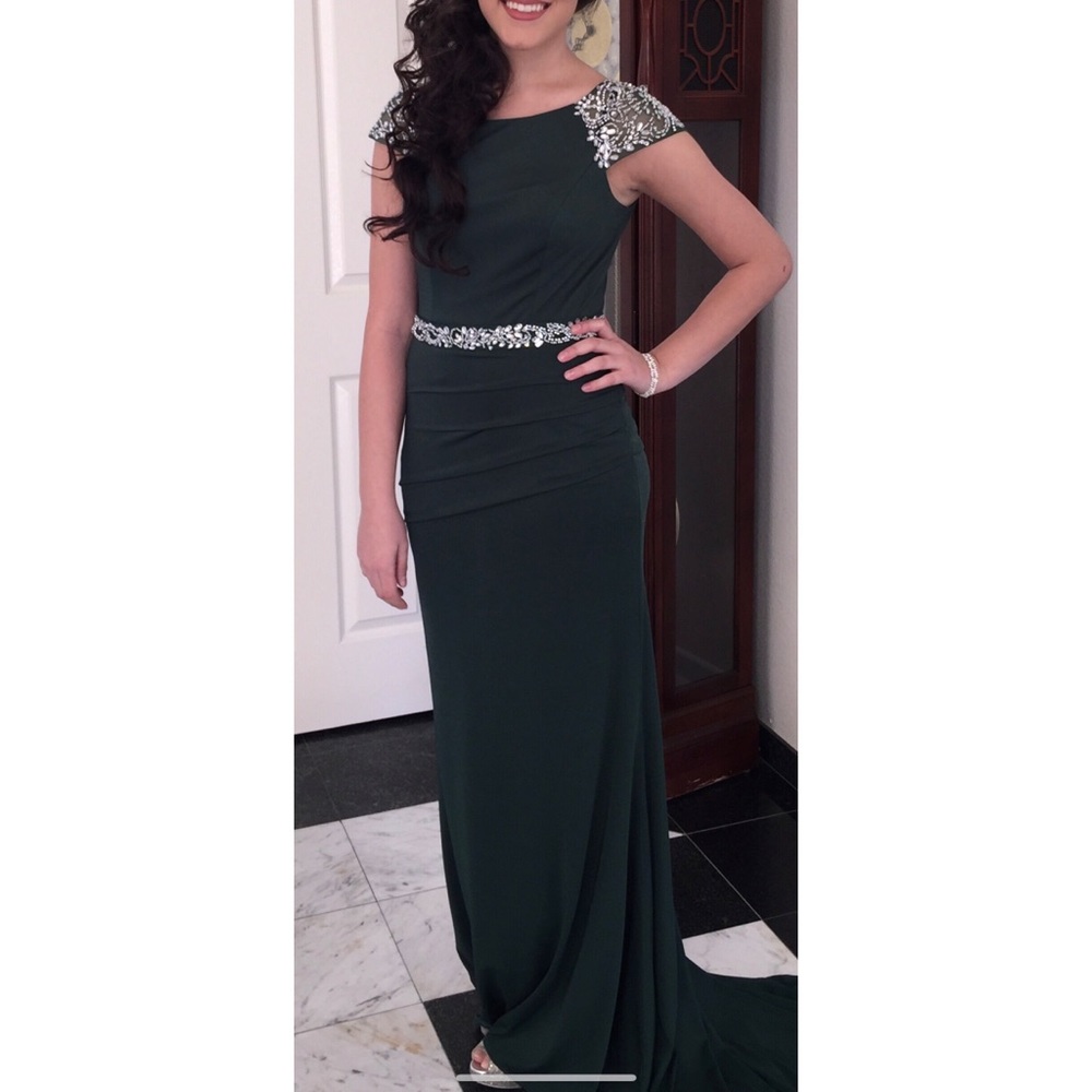 Green dress. Floor length with cap sleeve
